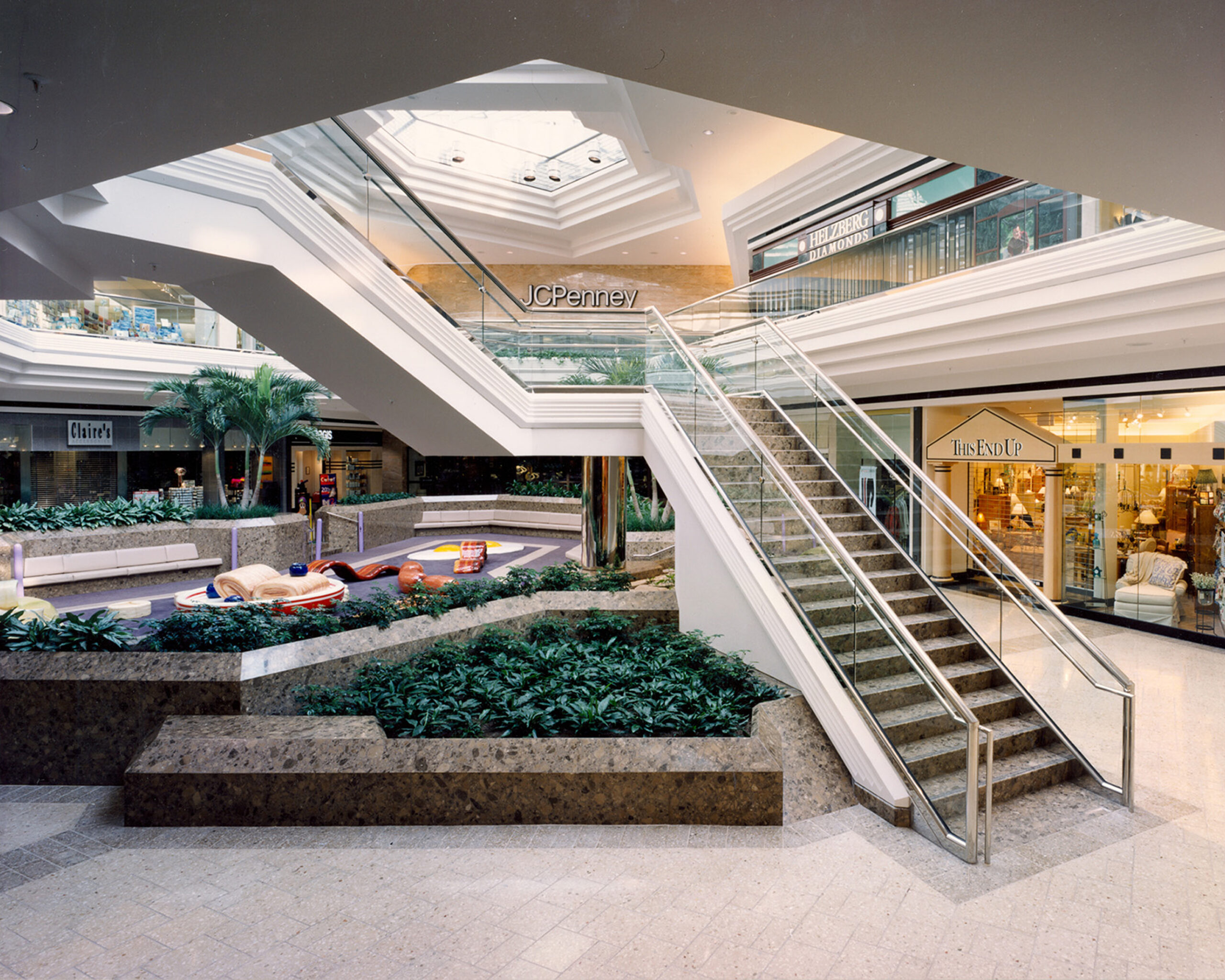 Shopping Centre & Retail Store